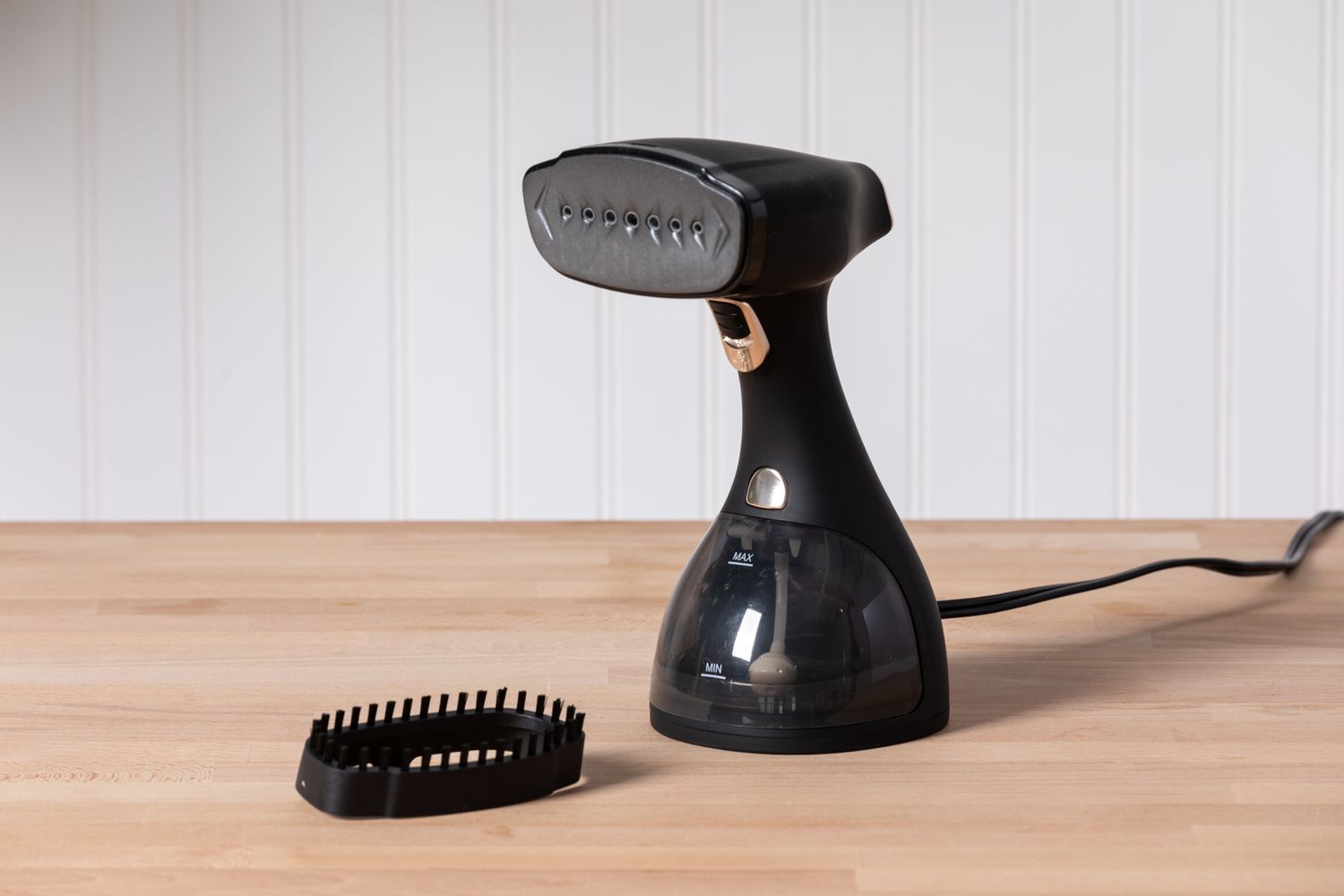 Unlock Effortless Wrinkle Removal with the Salav Performance Garment Steamer